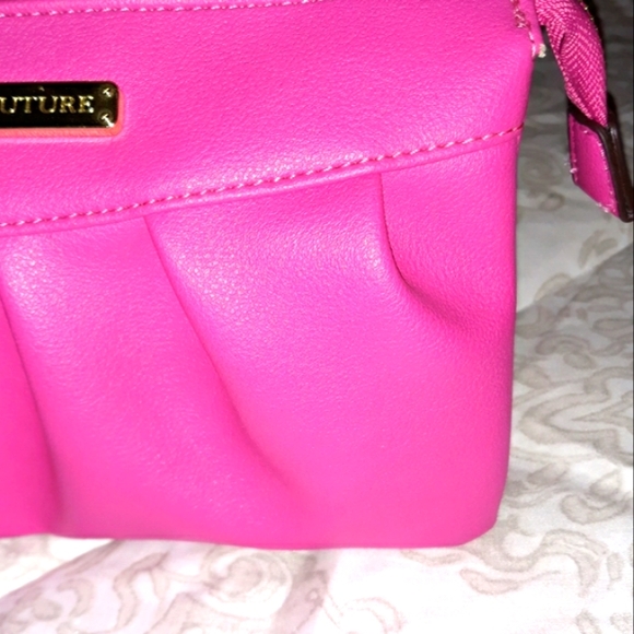 NWT, Beautiful  Juicy Couture cross body purse - Picture 2 of 16